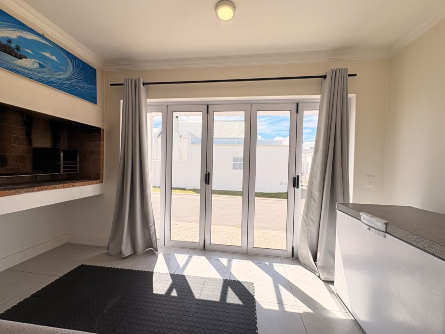 To Let 2 Bedroom Property for Rent in Da Gama Village Western Cape